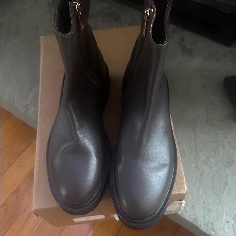 Aquatalia Leather boots size 7.5 brand new in replacement box, retail $590 - Picture 4 of 16
